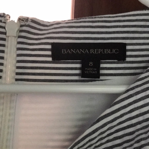 Stripped Banana republic dress size 8 - Picture 3 of 3